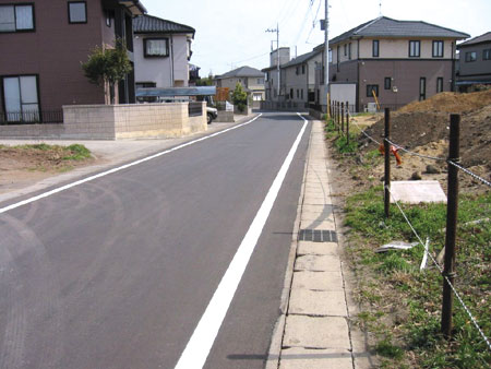 一見、加熱アスファルト舗装と見違えてしまいます
